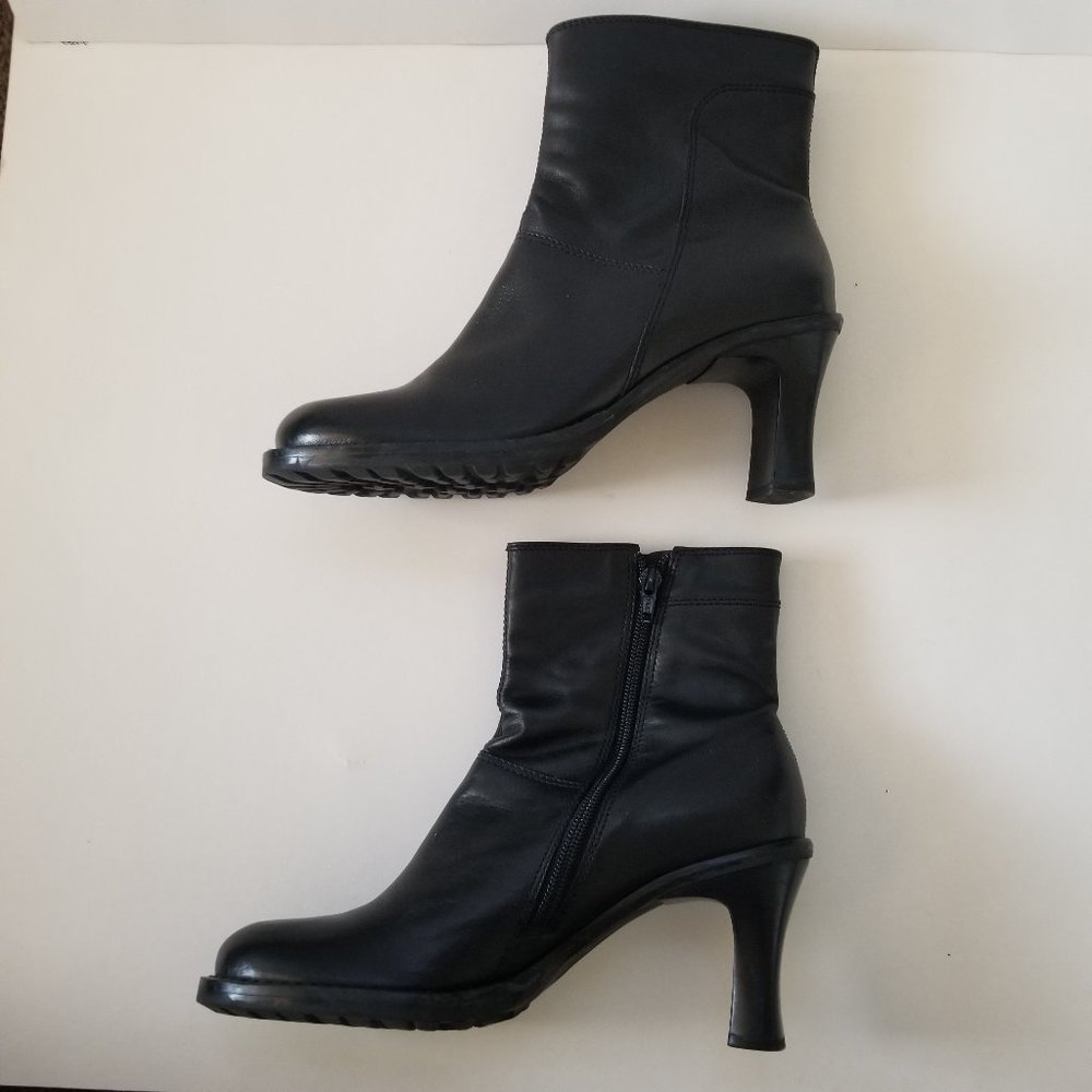 Kenneth Cole Reaction Movie Theater Black Leather Ankle Boot size 8